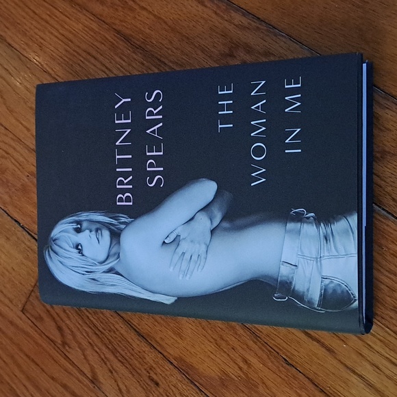 Britney Spears The Woman in Me book - Picture 1 of 7